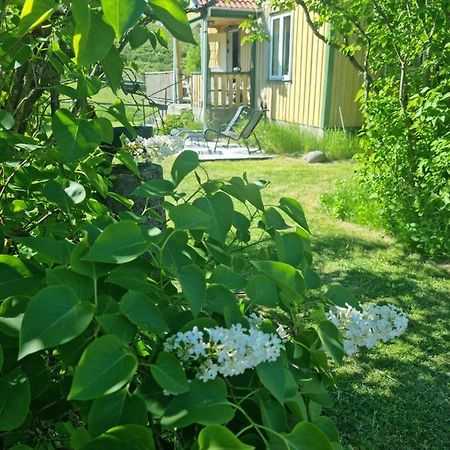Charmigt Hus Pa Landet Naera Till Bad Strömstad Exterior foto