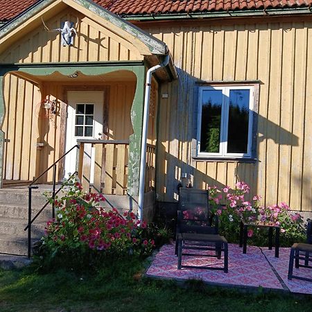 Charmigt Hus Pa Landet Naera Till Bad Strömstad Exterior foto