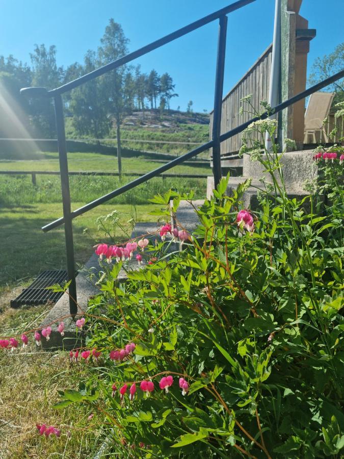 Charmigt Hus Pa Landet Naera Till Bad Strömstad Exterior foto