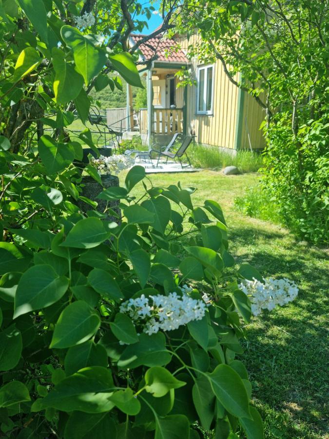 Charmigt Hus Pa Landet Naera Till Bad Strömstad Exterior foto