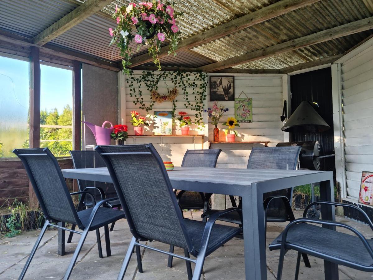 Charmigt Hus Pa Landet Naera Till Bad Strömstad Exterior foto